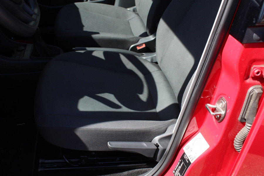 Volkswagen up! 1.0 BMT move up! , 5 deurs Airco , Cruise control , Stoelverwaming , DAB radio
