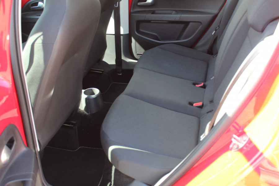 Volkswagen up! 1.0 BMT move up! , 5 deurs Airco , Cruise control , Stoelverwaming , DAB radio