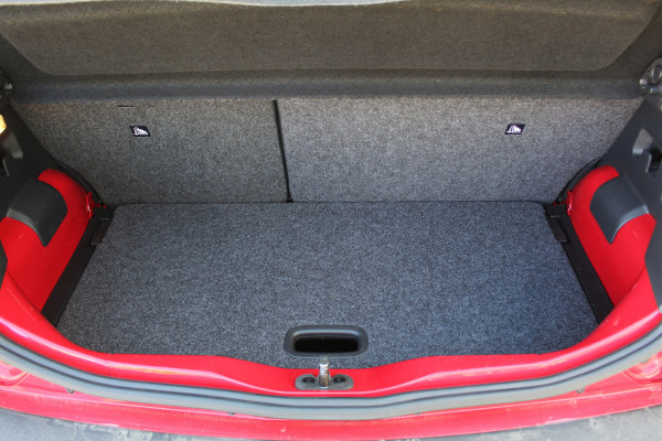 Volkswagen up! 1.0 BMT move up! , 5 deurs Airco , Cruise control , Stoelverwaming , DAB radio
