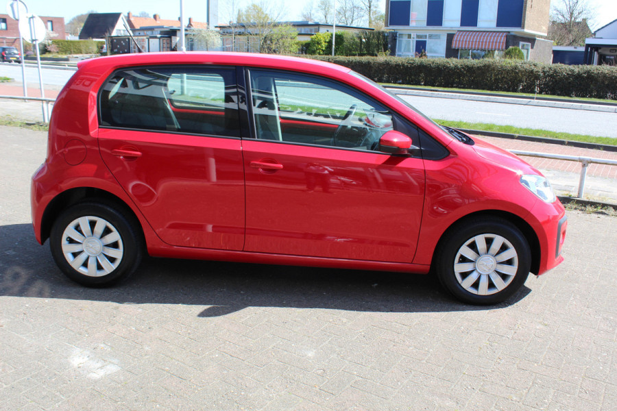 Volkswagen up! 1.0 BMT move up! , 5 deurs Airco , Cruise control , Stoelverwaming , DAB radio