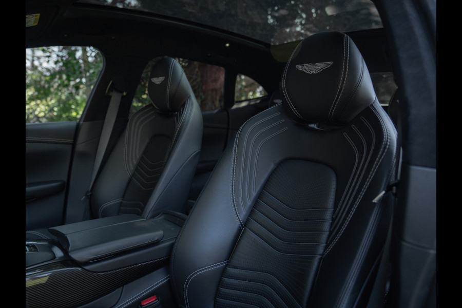 Aston Martin Dbx 550 4.0 V8 | Panoramadak | 360 cam | Premium Audio | Onyx Black | Carbon interior