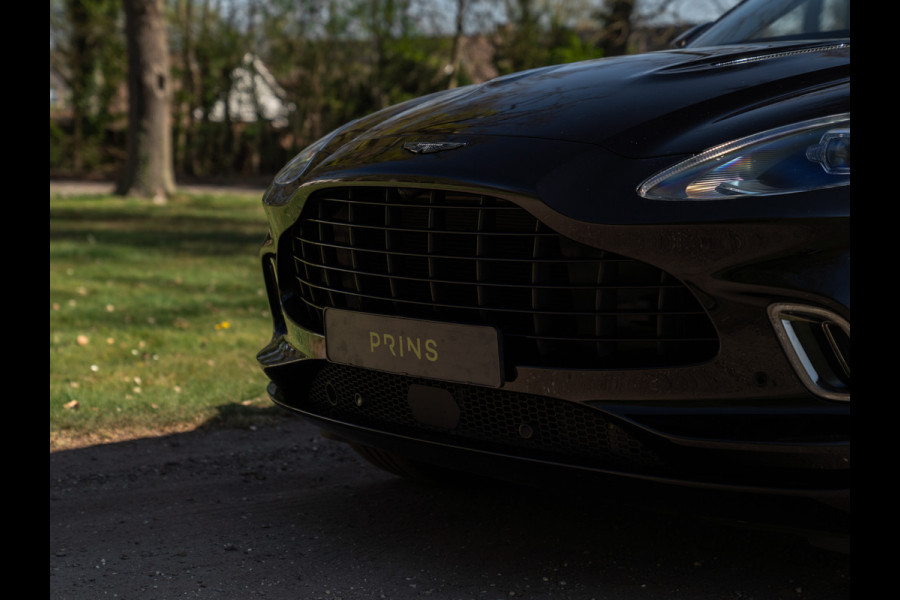 Aston Martin Dbx 550 4.0 V8 | Panoramadak | 360 cam | Premium Audio | Onyx Black | Carbon interior