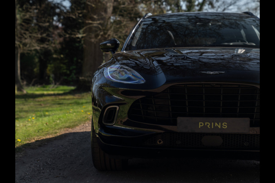 Aston Martin Dbx 550 4.0 V8 | Panoramadak | 360 cam | Premium Audio | Onyx Black | Carbon interior