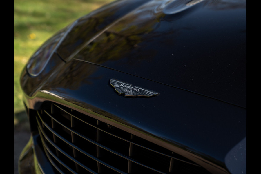Aston Martin Dbx 550 4.0 V8 | Panoramadak | 360 cam | Premium Audio | Onyx Black | Carbon interior