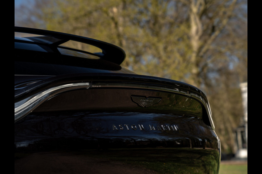 Aston Martin Dbx 550 4.0 V8 | Panoramadak | 360 cam | Premium Audio | Onyx Black | Carbon interior