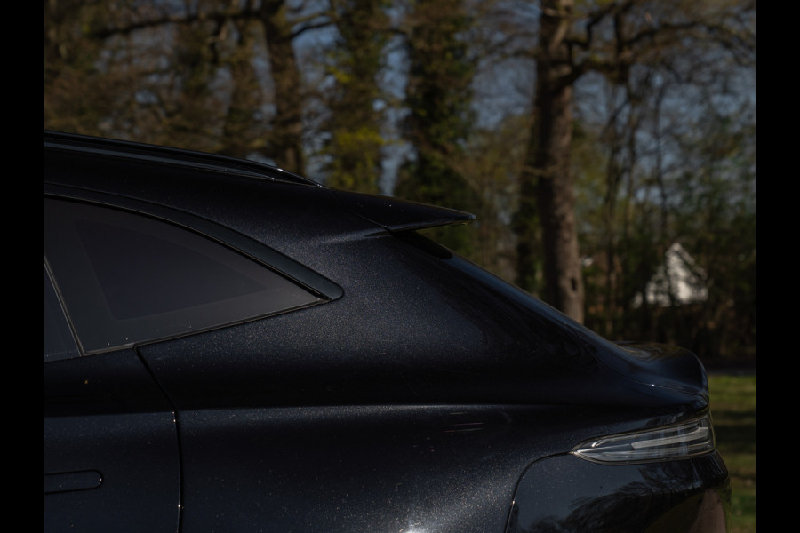 Aston Martin Dbx 550 4.0 V8 | Panoramadak | 360 cam | Premium Audio | Onyx Black | Carbon interior