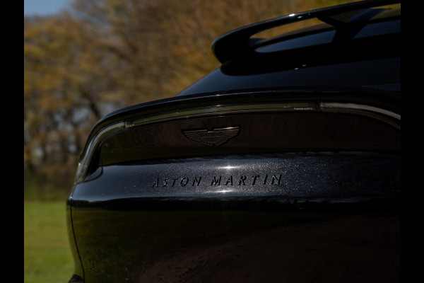 Aston Martin Dbx 550 4.0 V8 | Panoramadak | 360 cam | Premium Audio | Onyx Black | Carbon interior