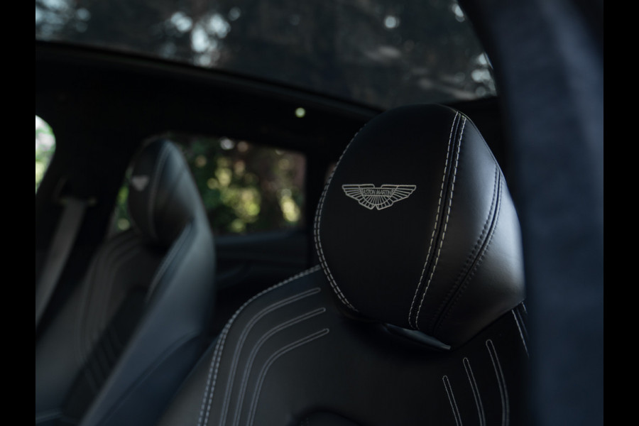 Aston Martin Dbx 550 4.0 V8 | Panoramadak | 360 cam | Premium Audio | Onyx Black | Carbon interior