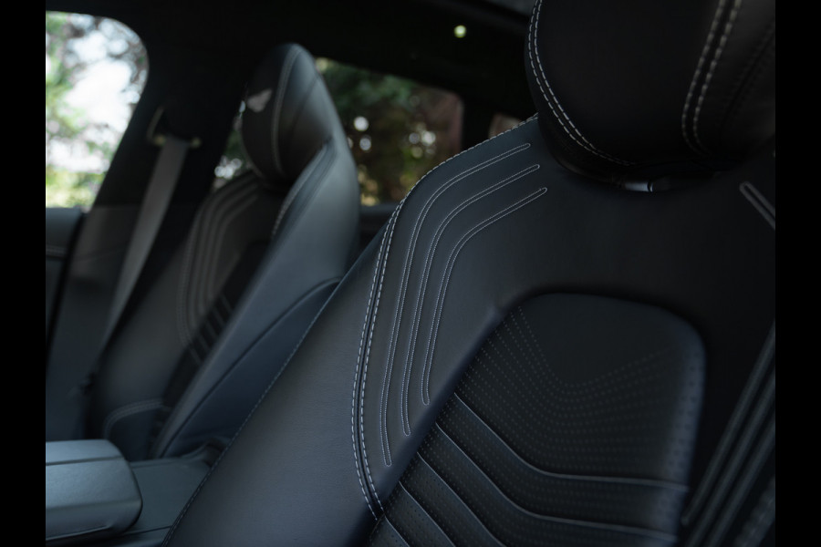 Aston Martin Dbx 550 4.0 V8 | Panoramadak | 360 cam | Premium Audio | Onyx Black | Carbon interior
