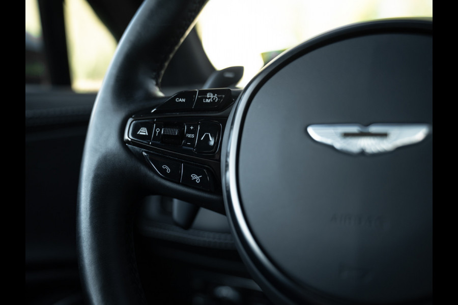 Aston Martin Dbx 550 4.0 V8 | Panoramadak | 360 cam | Premium Audio | Onyx Black | Carbon interior