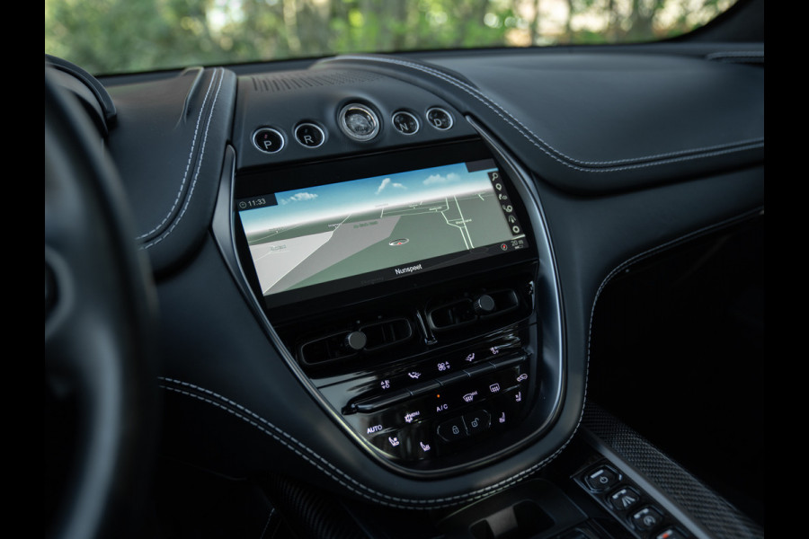 Aston Martin Dbx 550 4.0 V8 | Panoramadak | 360 cam | Premium Audio | Onyx Black | Carbon interior