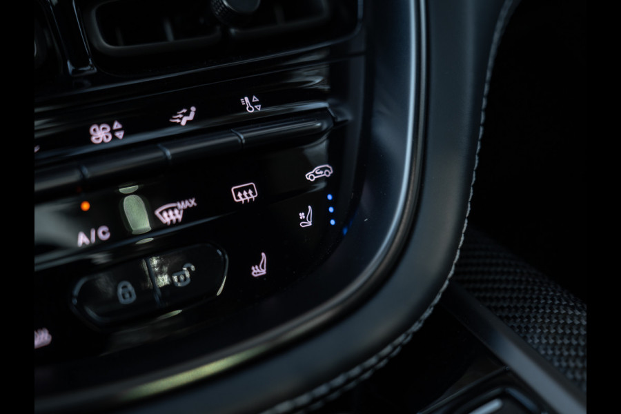 Aston Martin Dbx 550 4.0 V8 | Panoramadak | 360 cam | Premium Audio | Onyx Black | Carbon interior