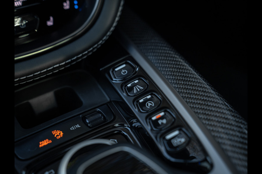 Aston Martin Dbx 550 4.0 V8 | Panoramadak | 360 cam | Premium Audio | Onyx Black | Carbon interior