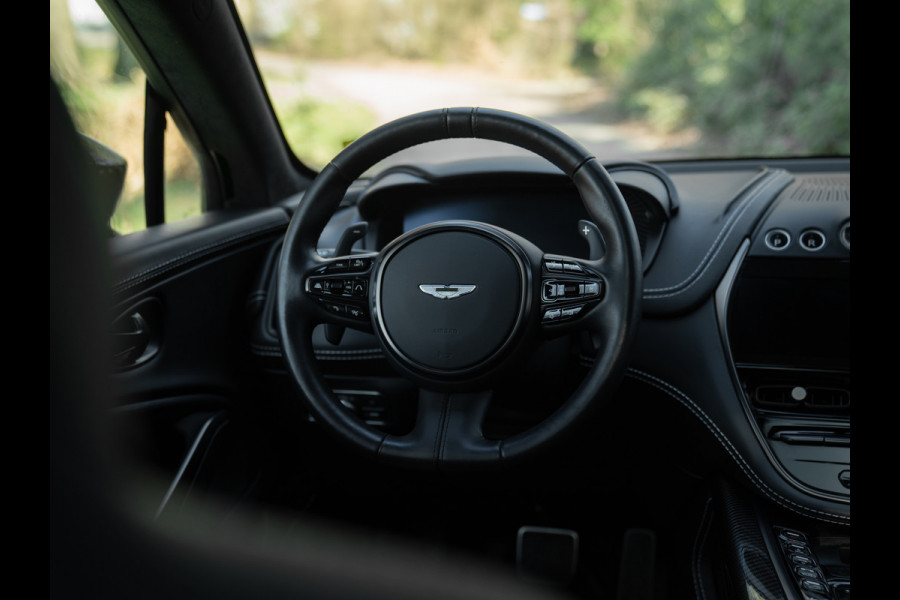 Aston Martin Dbx 550 4.0 V8 | Panoramadak | 360 cam | Premium Audio | Onyx Black | Carbon interior