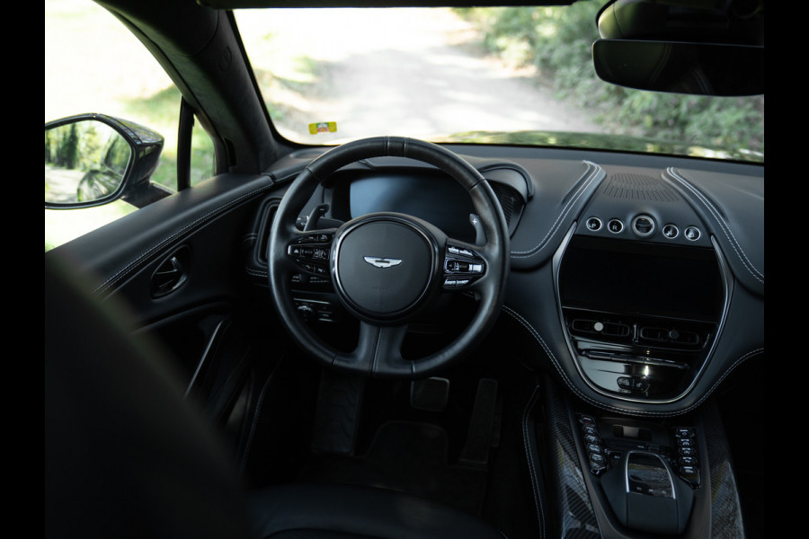 Aston Martin Dbx 550 4.0 V8 | Panoramadak | 360 cam | Premium Audio | Onyx Black | Carbon interior