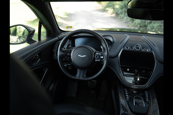 Aston Martin Dbx 550 4.0 V8 | Panoramadak | 360 cam | Premium Audio | Onyx Black | Carbon interior