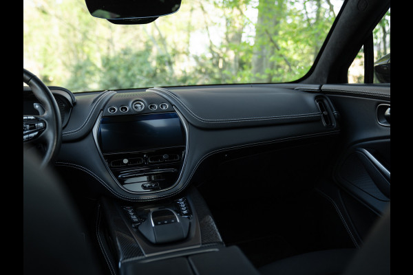 Aston Martin Dbx 550 4.0 V8 | Panoramadak | 360 cam | Premium Audio | Onyx Black | Carbon interior