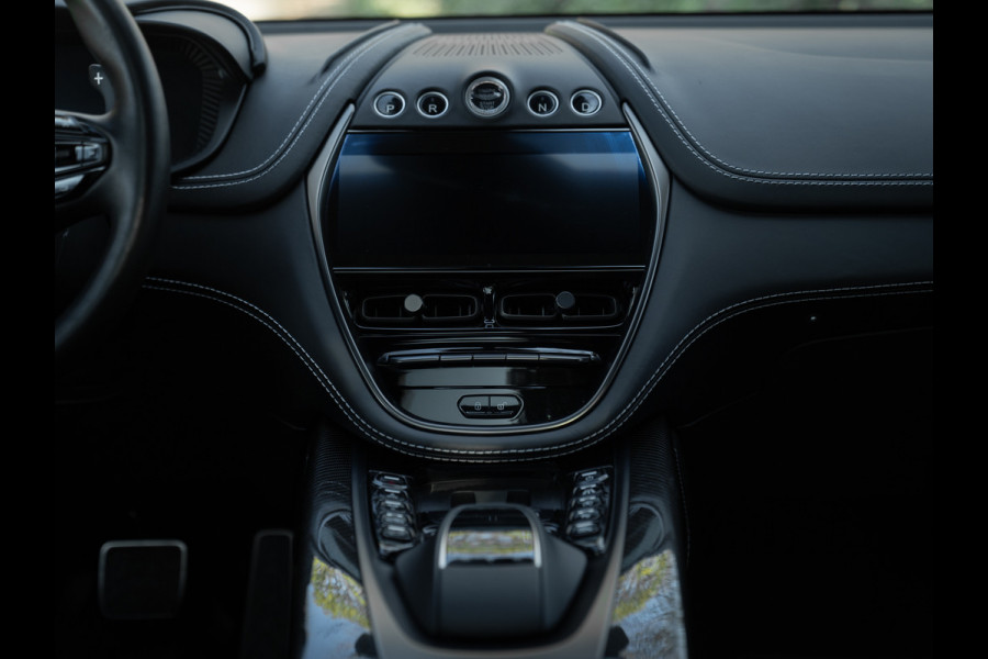 Aston Martin Dbx 550 4.0 V8 | Panoramadak | 360 cam | Premium Audio | Onyx Black | Carbon interior