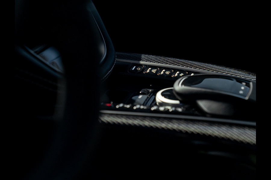 Aston Martin Dbx 550 4.0 V8 | Panoramadak | 360 cam | Premium Audio | Onyx Black | Carbon interior