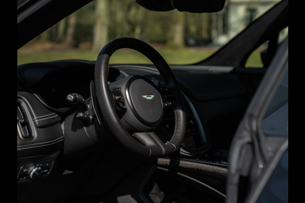 Aston Martin Dbx 550 4.0 V8 | Panoramadak | 360 cam | Premium Audio | Onyx Black | Carbon interior