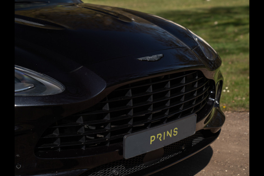 Aston Martin Dbx 550 4.0 V8 | Panoramadak | 360 cam | Premium Audio | Onyx Black | Carbon interior