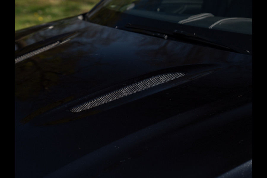 Aston Martin Dbx 550 4.0 V8 | Panoramadak | 360 cam | Premium Audio | Onyx Black | Carbon interior