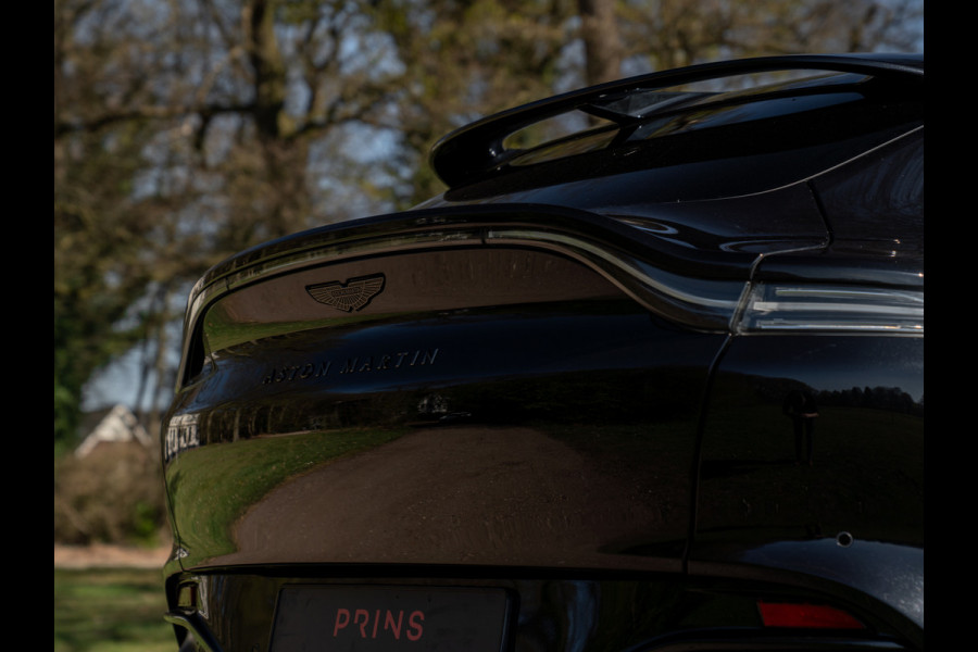 Aston Martin Dbx 550 4.0 V8 | Panoramadak | 360 cam | Premium Audio | Onyx Black | Carbon interior