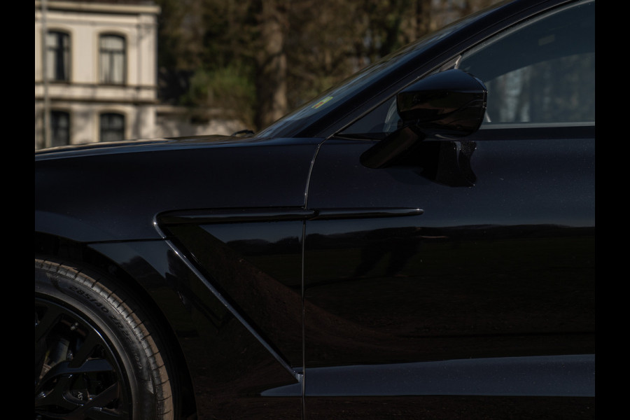 Aston Martin Dbx 550 4.0 V8 | Panoramadak | 360 cam | Premium Audio | Onyx Black | Carbon interior