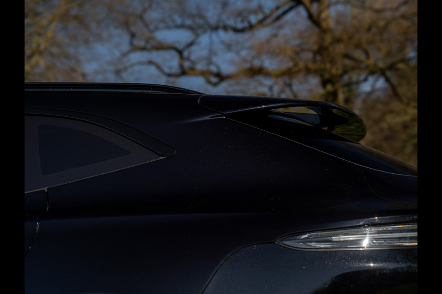 Aston Martin Dbx 550 4.0 V8 | Panoramadak | 360 cam | Premium Audio | Onyx Black | Carbon interior