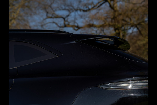 Aston Martin Dbx 550 4.0 V8 | Panoramadak | 360 cam | Premium Audio | Onyx Black | Carbon interior