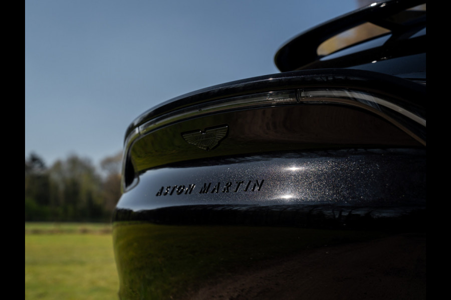 Aston Martin Dbx 550 4.0 V8 | Panoramadak | 360 cam | Premium Audio | Onyx Black | Carbon interior