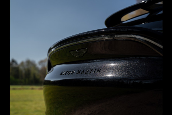 Aston Martin Dbx 550 4.0 V8 | Panoramadak | 360 cam | Premium Audio | Onyx Black | Carbon interior
