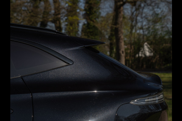 Aston Martin Dbx 550 4.0 V8 | Panoramadak | 360 cam | Premium Audio | Onyx Black | Carbon interior