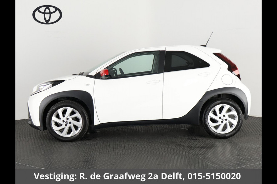 Toyota Aygo X 1.0 VVT-i MT First + Corel Red Pack | Apple Carplay & AndroidAUTO | Camera | Lichtmetalen velgen | Privacy Glass |