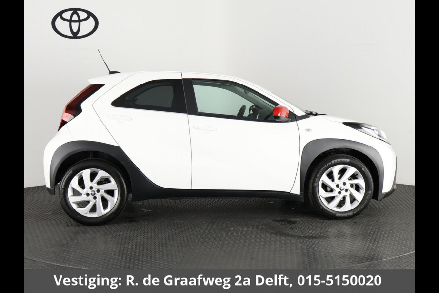 Toyota Aygo X 1.0 VVT-i MT First + Corel Red Pack | Apple Carplay & AndroidAUTO | Camera | Lichtmetalen velgen | Privacy Glass |