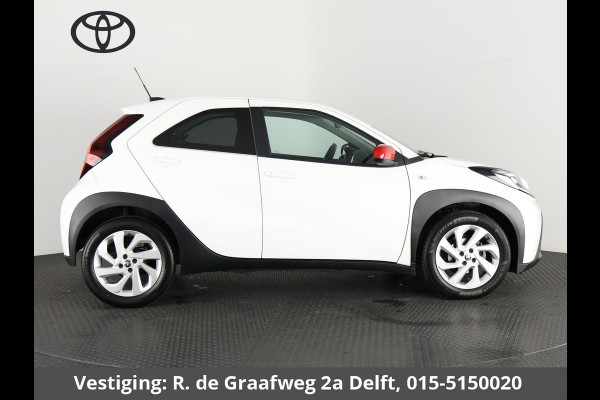 Toyota Aygo X 1.0 VVT-i MT First + Corel Red Pack | Apple Carplay & AndroidAUTO | Camera | Lichtmetalen velgen | Privacy Glass |