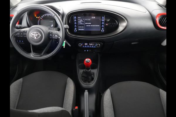 Toyota Aygo X 1.0 VVT-i MT First + Corel Red Pack | Apple Carplay & AndroidAUTO | Camera | Lichtmetalen velgen | Privacy Glass |