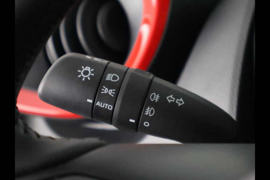 Toyota Aygo X 1.0 VVT-i MT First + Corel Red Pack | Apple Carplay & AndroidAUTO | Camera | Lichtmetalen velgen | Privacy Glass |