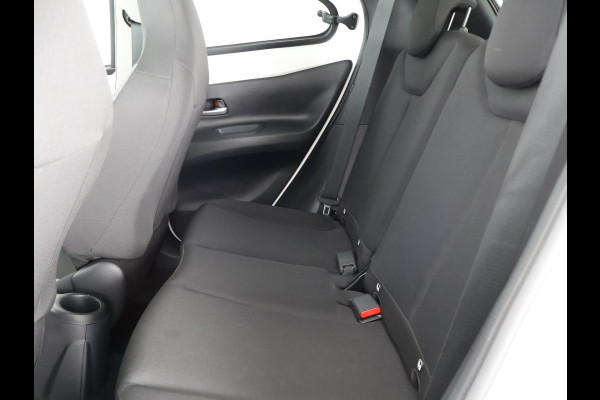 Toyota Aygo X 1.0 VVT-i MT First + Corel Red Pack | Apple Carplay & AndroidAUTO | Camera | Lichtmetalen velgen | Privacy Glass |
