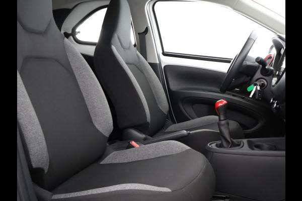 Toyota Aygo X 1.0 VVT-i MT First + Corel Red Pack | Apple Carplay & AndroidAUTO | Camera | Lichtmetalen velgen | Privacy Glass |