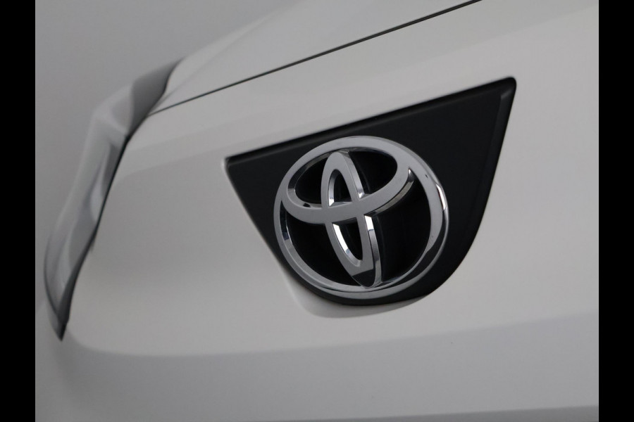 Toyota Aygo X 1.0 VVT-i MT First + Corel Red Pack | Apple Carplay & AndroidAUTO | Camera | Lichtmetalen velgen | Privacy Glass |