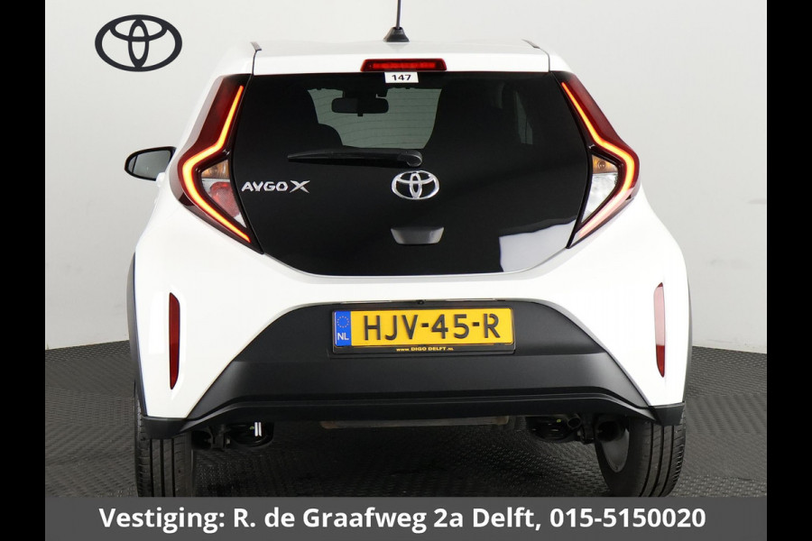 Toyota Aygo X 1.0 VVT-i MT First + Corel Red Pack | Apple Carplay & AndroidAUTO | Camera | Lichtmetalen velgen | Privacy Glass |