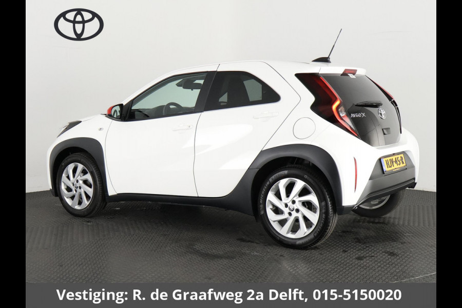 Toyota Aygo X 1.0 VVT-i MT First + Corel Red Pack | Apple Carplay & AndroidAUTO | Camera | Lichtmetalen velgen | Privacy Glass |