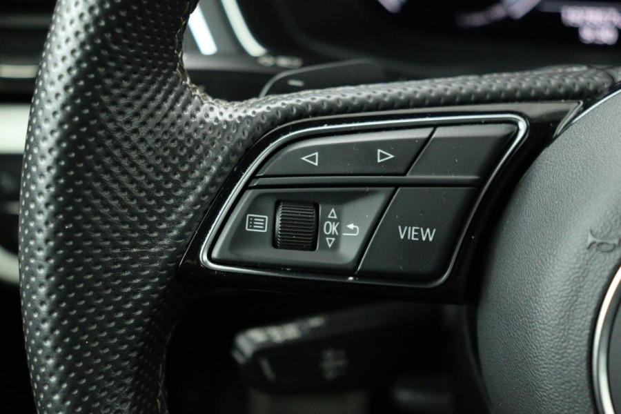 Audi A4 35 TFSI S edition | Carplay | Virtual Cockpit | Zwart Optiek | Sportstoelen | Navigatie | Full LED | Audi Sound | Half leder | S Line