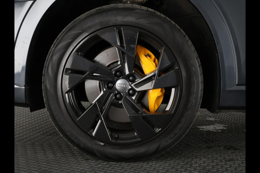 Audi e-tron 50 Quattro Black Edition Plus 71 kWh | Navigatie | Schuif-/Kanteldak | Privacy Glass |