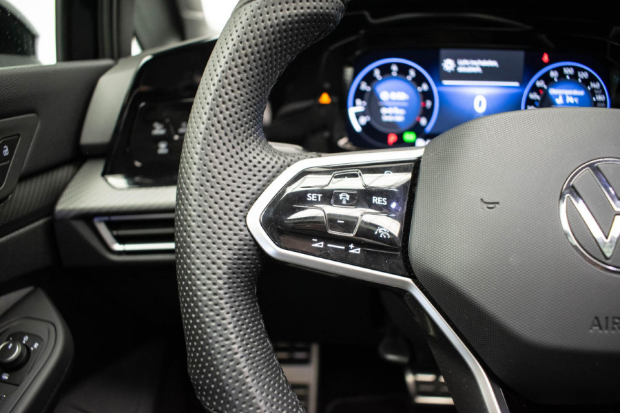 Volkswagen Golf 1.5 eTSI R-Line Edition |Pano|3xR-line|Ambient|IQ|Carplay|