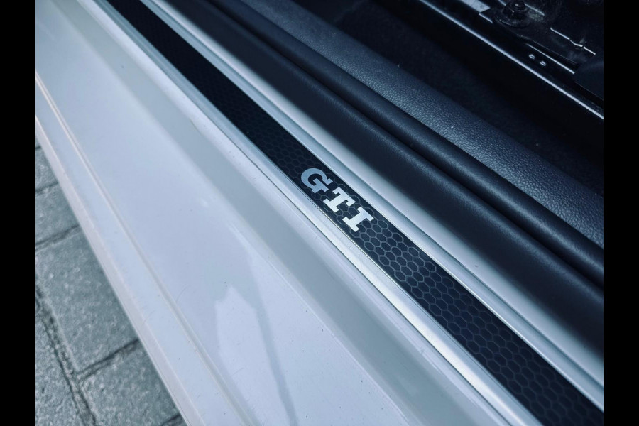 Volkswagen up! 1.0 TSI GTI Beats Camera DAB+ 17'' Stoelverwarming