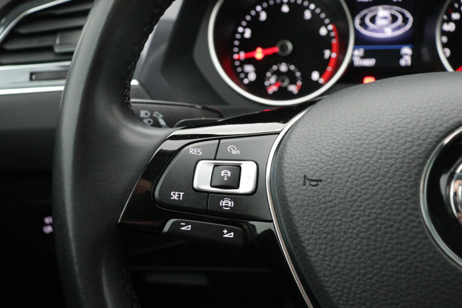 Volkswagen Tiguan Allspace 1.5 TSI Comfortline (PANORAMADAK, NAVI, TREKHAAK WEGKLAPBAAR, CAMERA, STOELVERWARMING,1e EIGENAAR)