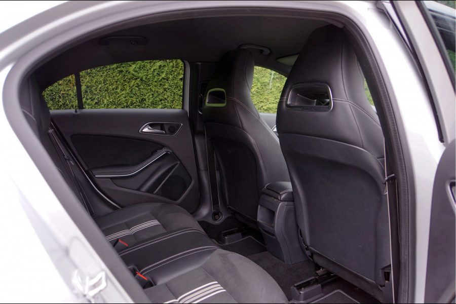 Mercedes-Benz A-Klasse A 180 AMG line WhiteArt Edition Night | Camera Sfeerverlichting Carplay
