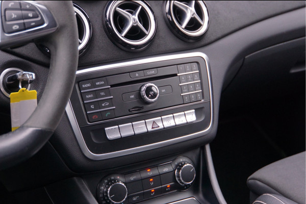 Mercedes-Benz A-Klasse A 180 AMG line WhiteArt Edition Night | Camera Sfeerverlichting Carplay